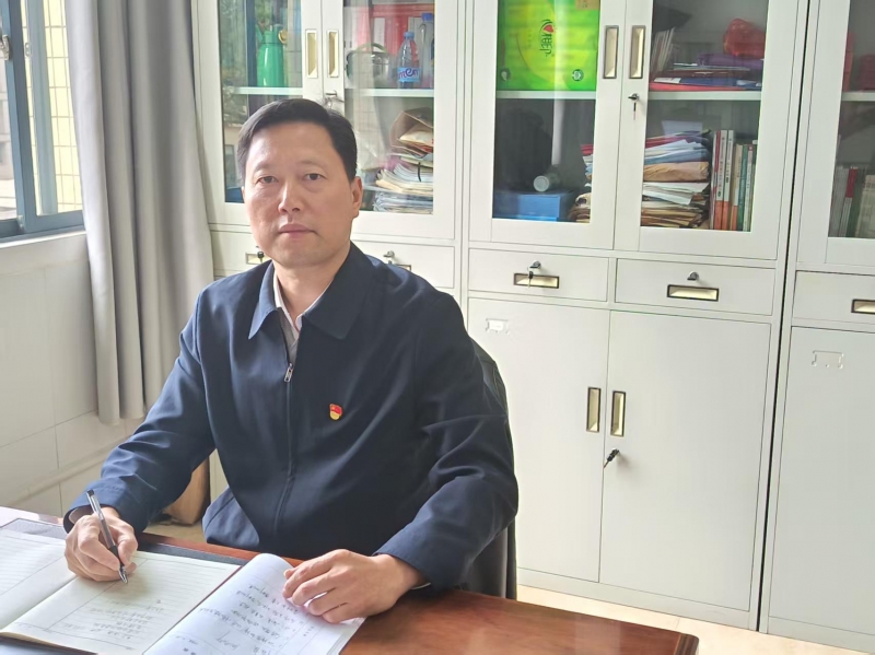 党务先锋屈清华的“对标争先”之路