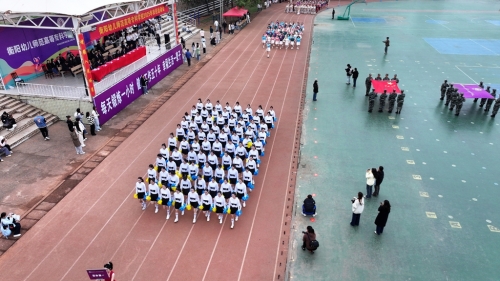 青春赛场展英姿 活力飞扬启新程——我校2025年田径运动会隆重开幕